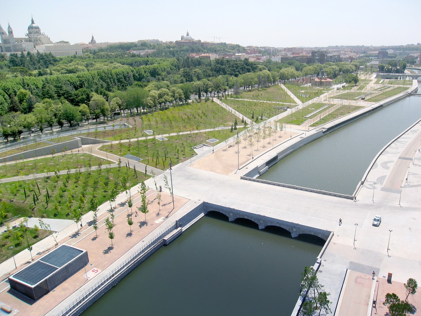 Birds eye view of the Salón de Pinos, featuring the river and plantings.
